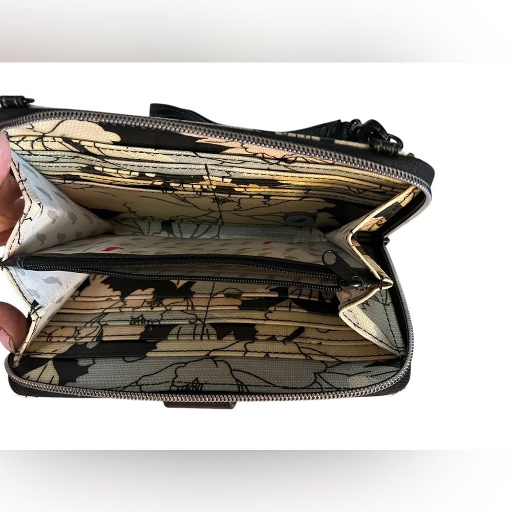 Sakroots Floral Clutch in Black and Cream - Picture 3 of 9